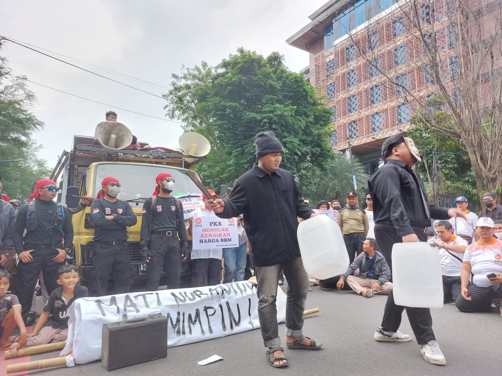 Teaterikal PKS tolak BBM