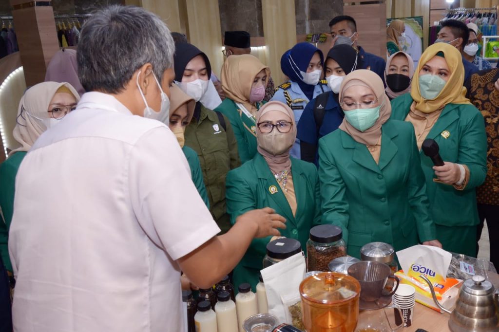 Ketua Umum Persami Siti Nur Azizah Ma'ruf