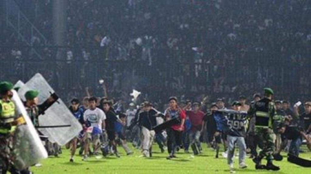 Suporter malang kanjuruhan