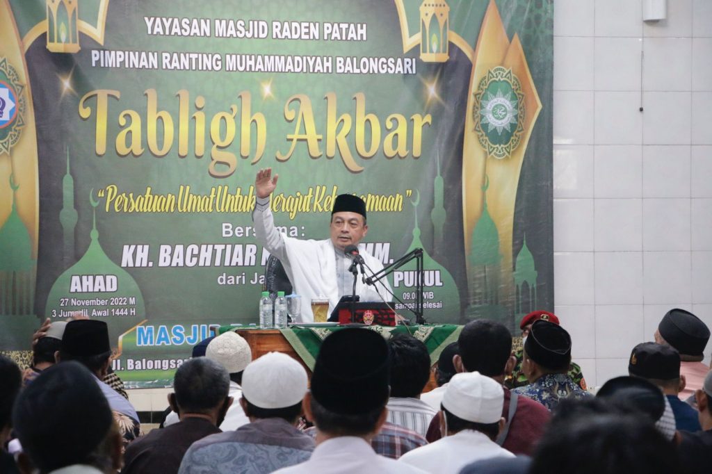 KH Bachtiar Nasir di Surabaya