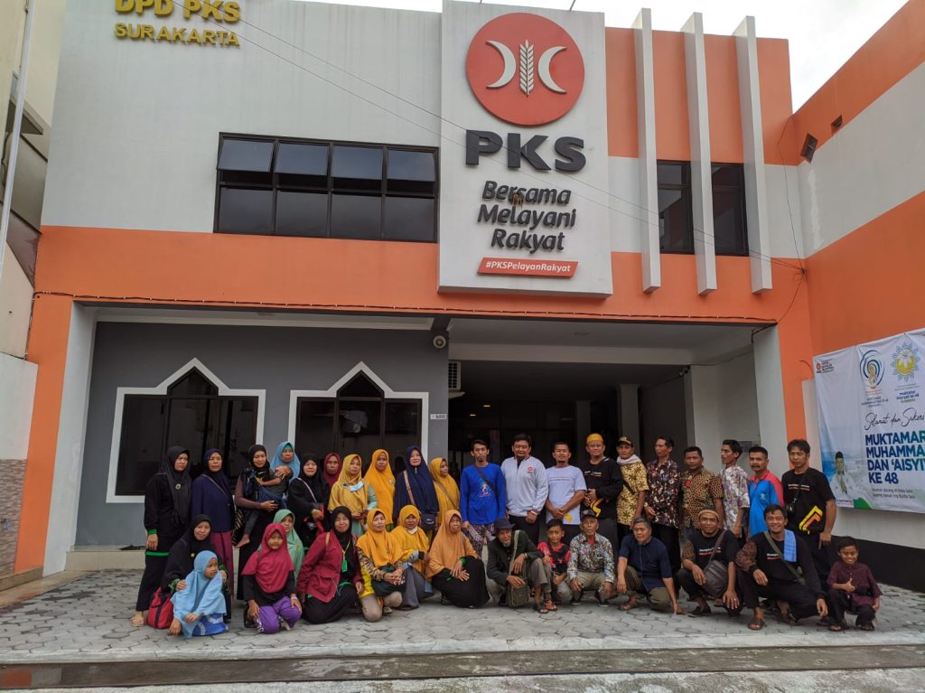 Peserta Muktamar di Kantor PKS Solo