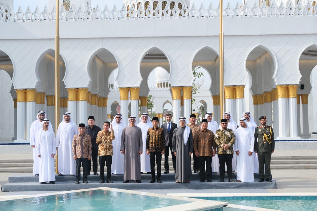 Presiden Republik Indonesia Joko Widodo bersama Presiden Uni Emirat Arab