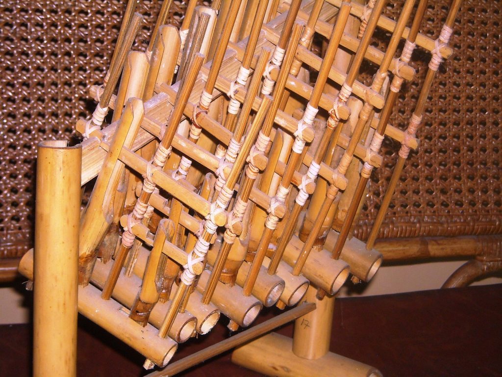 alat musik angklung