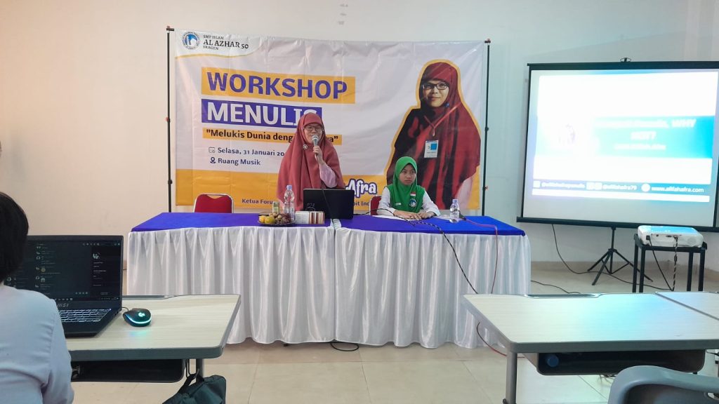 Afifah Afra di SMP Al Azhar Sragen