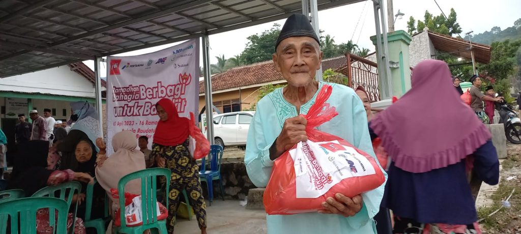 Jufi Salurkan Paket 145 di Lampung