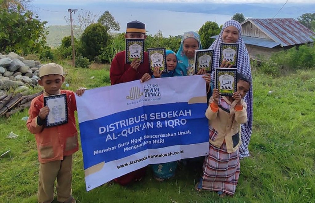 Laznas Dewan Dakwah Bagikan Iqra’