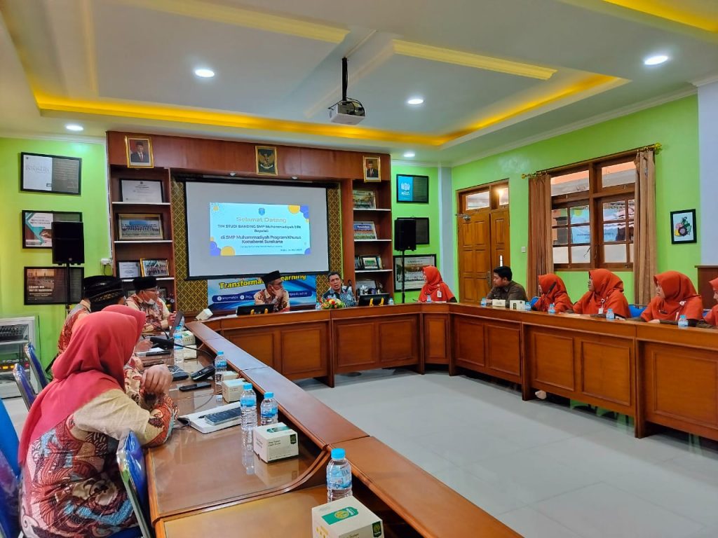 SMP Muh PK terima kunjungan