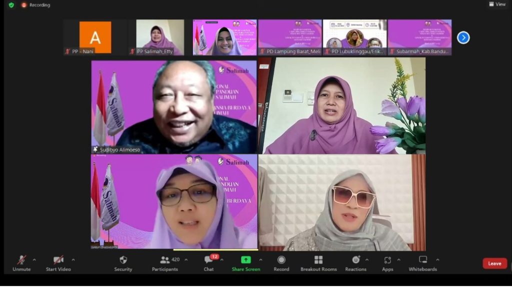 Salimah Luncurkan Buku