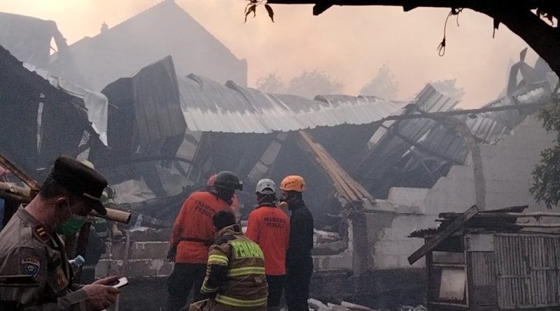 Kebakaran pabrik kaos Madegondo