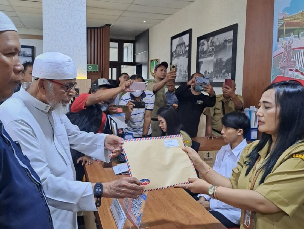 Ustadz Abu ke balaikota