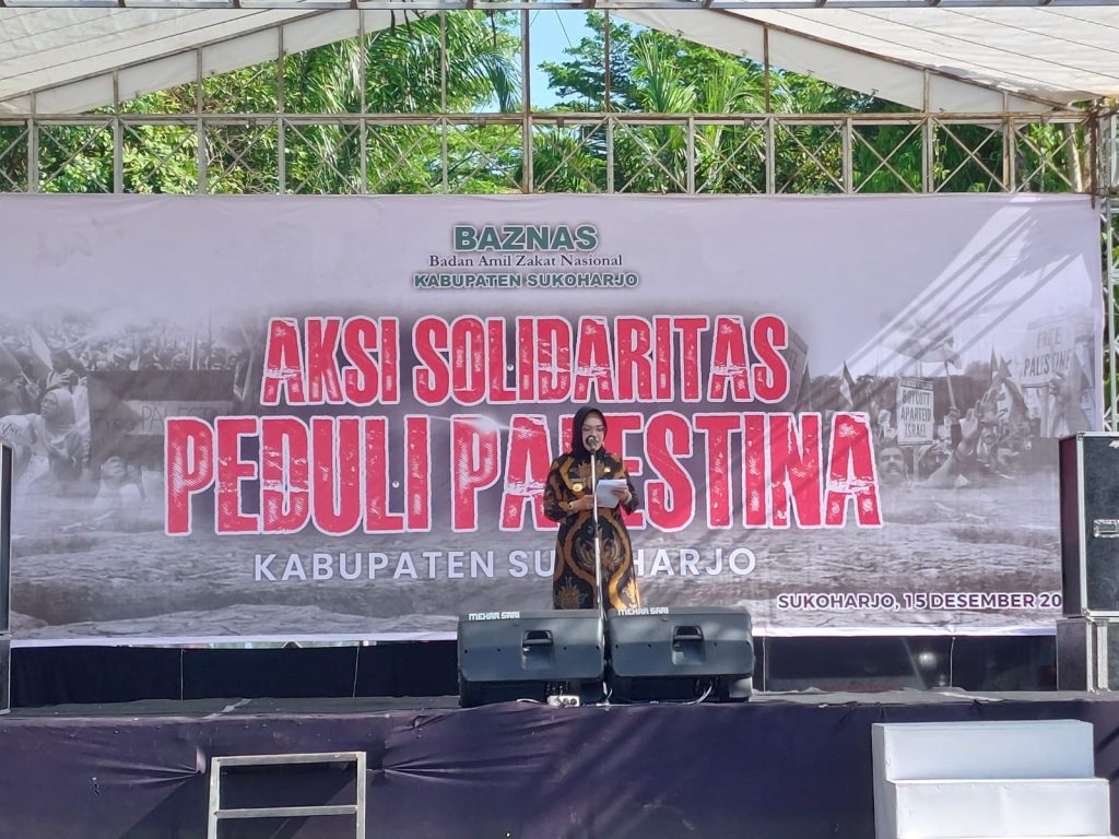Bupati Etik Suryani Palestina