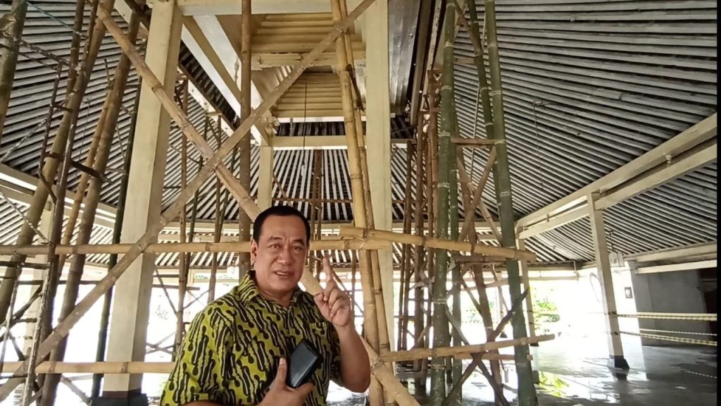 Edy Wirabumi di sasana keraton