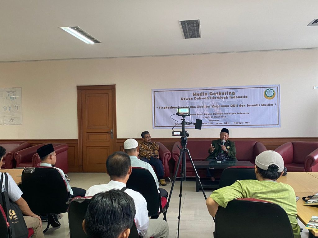 Adian Husaini dewan dakwah