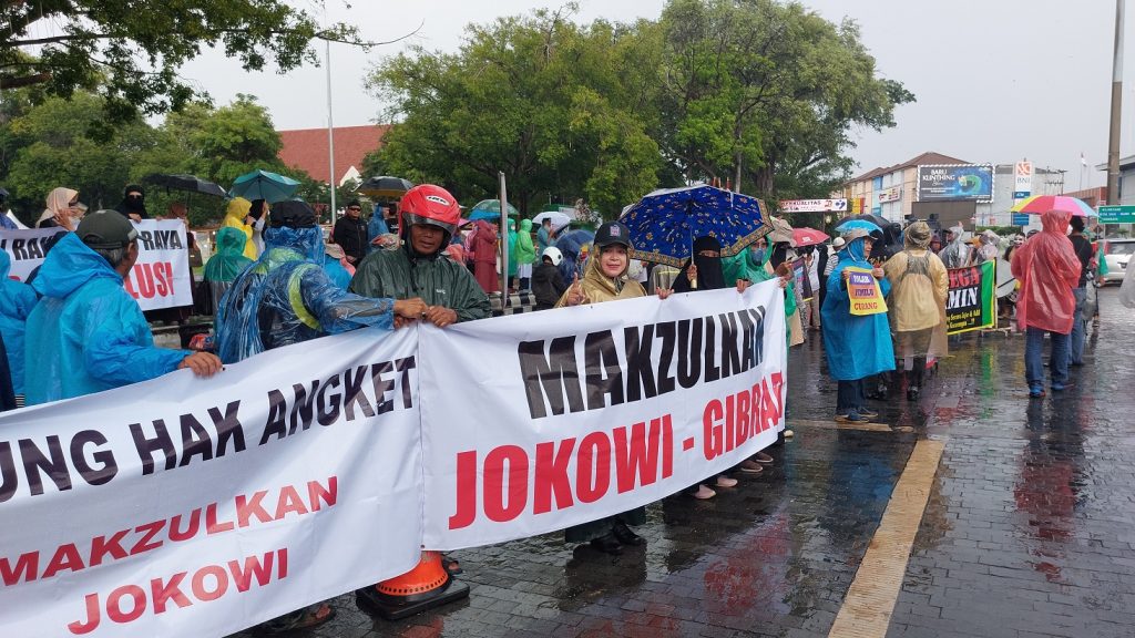 Demo pemilu curang solo