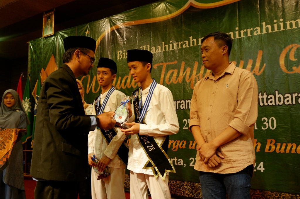 SMP Muh PK Solo Diwisuda Tahfiz