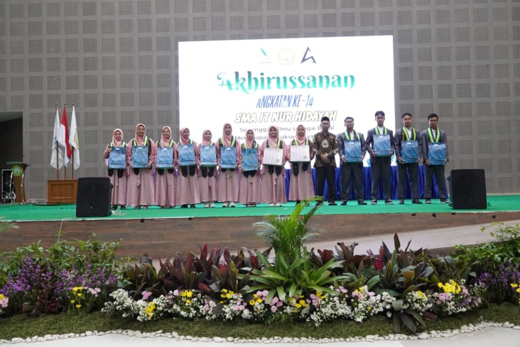 Akhirussanah, SMAIT Nur Hidayah