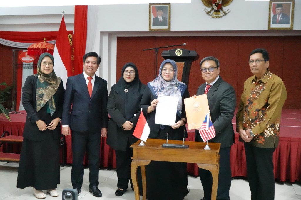 Rektor ITS PKU Muhammadiyah, Weni Hastuti
