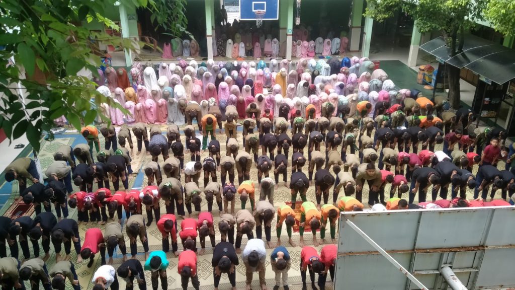 SD Muh 1 Siswa Sholat