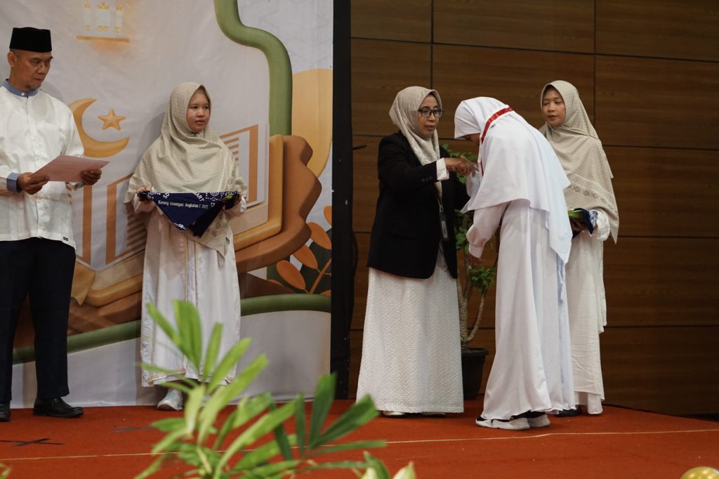 Siswa SDIT Alif Smart Diwisuda Tahfdiz
