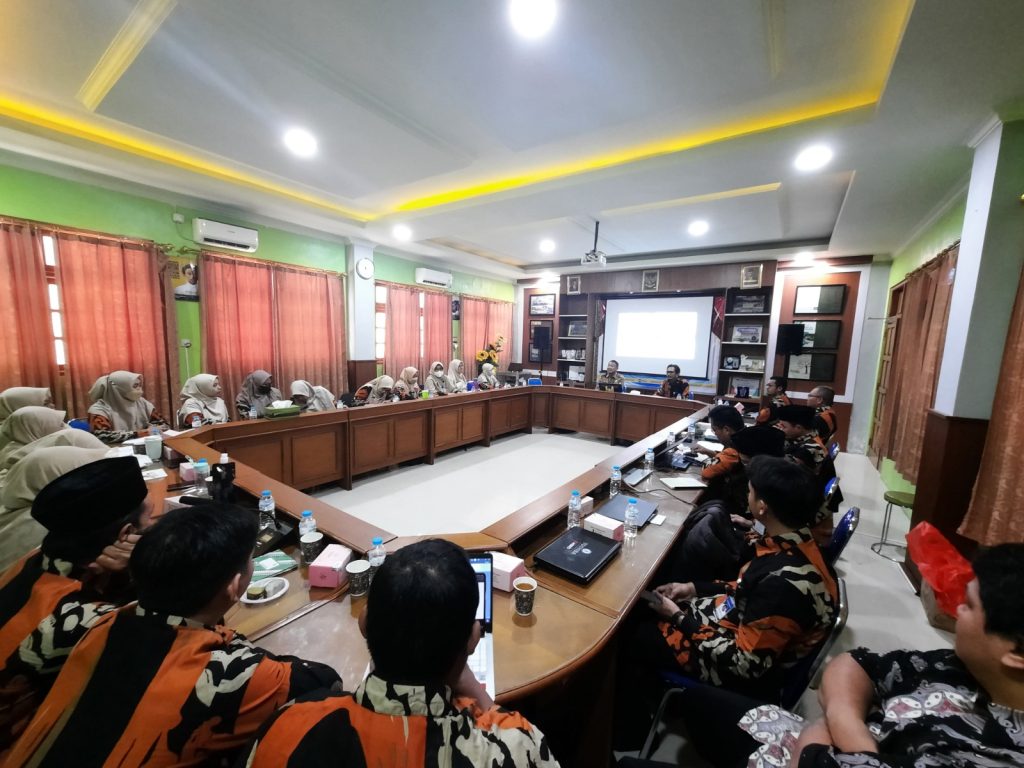 SMP Muh PK Gelar Raker dan IHT