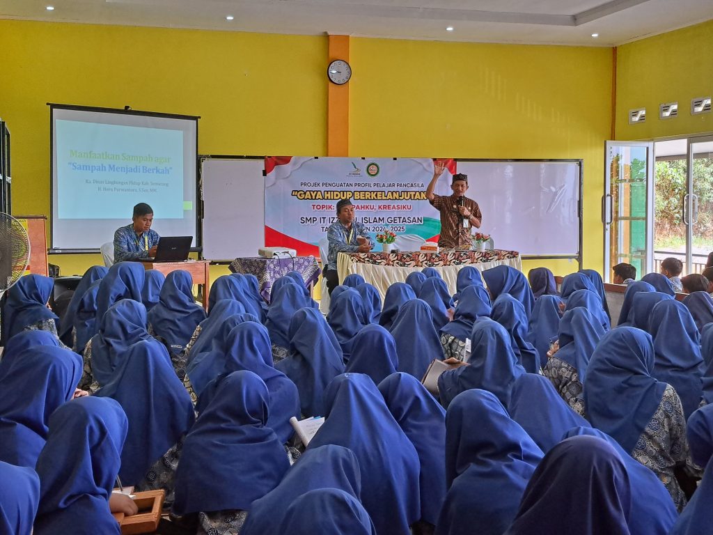 Siswa SMP IT Izzatul Islam Belajar Kelola Sampah