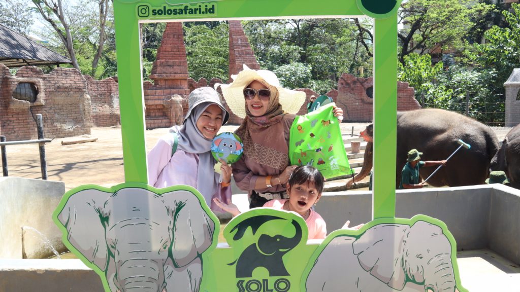 Solo Safari pengunjung