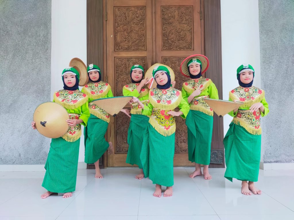 Siswa SD Muh tari
