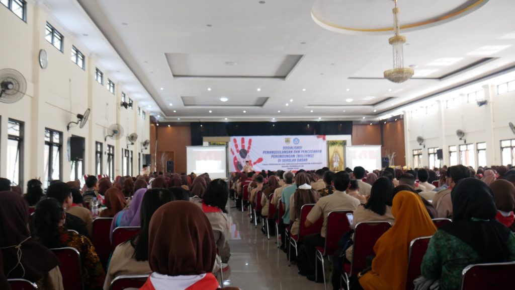 Sosialisasi perundungan di PGRI Sukoharjo
