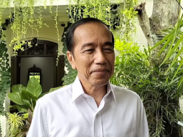 Jokowi di rumah