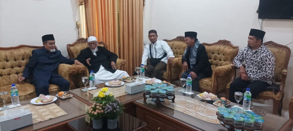 Ustadz Abu dan KH Sahal