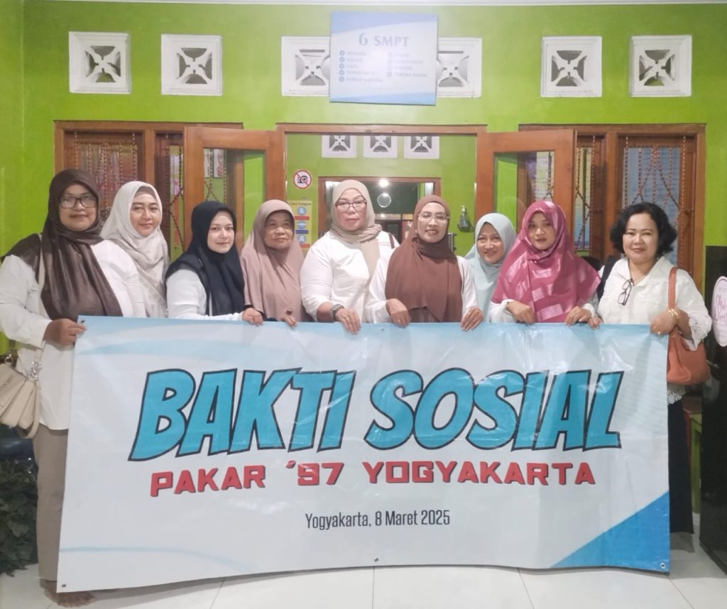 Pakar '97 AU Yogyakarta Berikan Bantuan Sembako