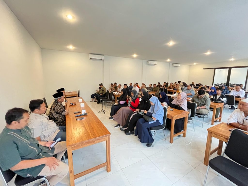 Prof. Dr. Sofyan Anif dan angkatan muda Muhammadiyah