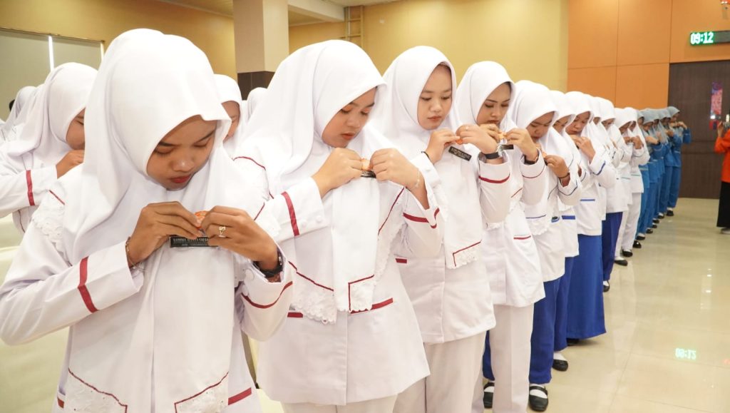Mahasiswa FIK UMPKU disumpah
