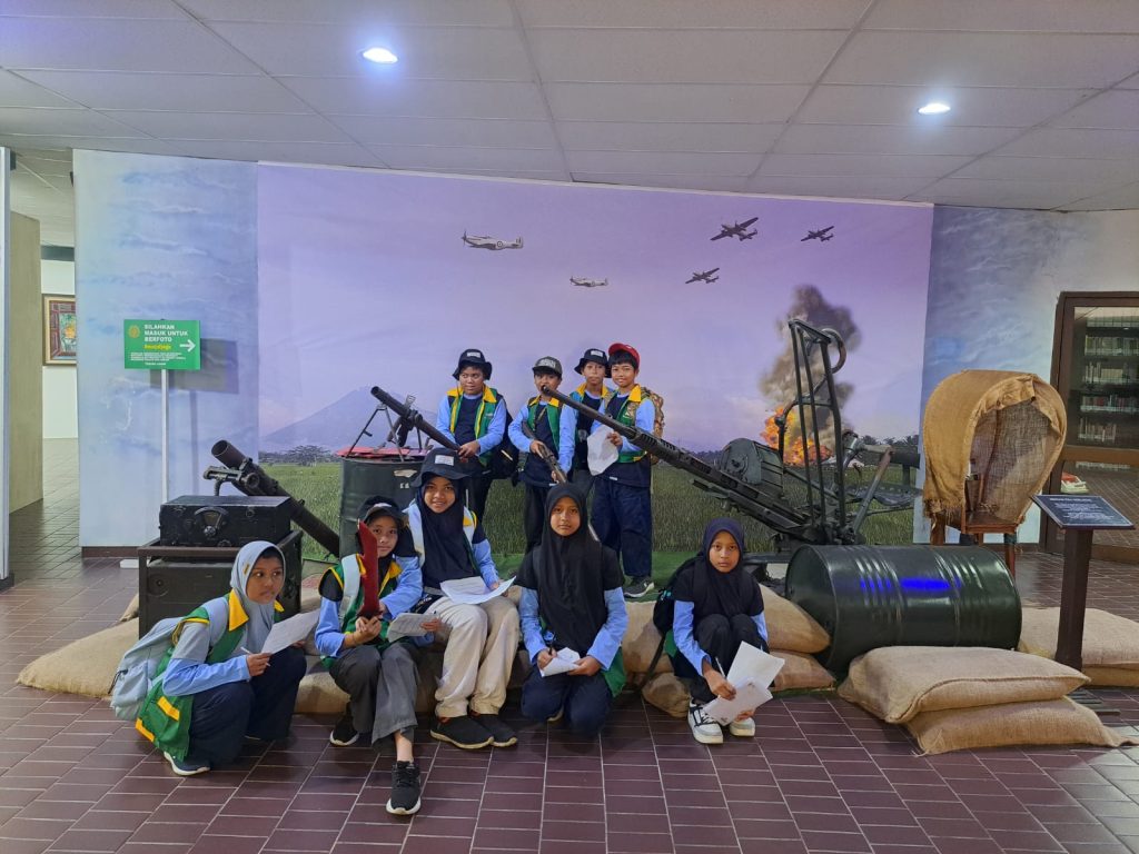 SD Alam Aqila Moseum Tour