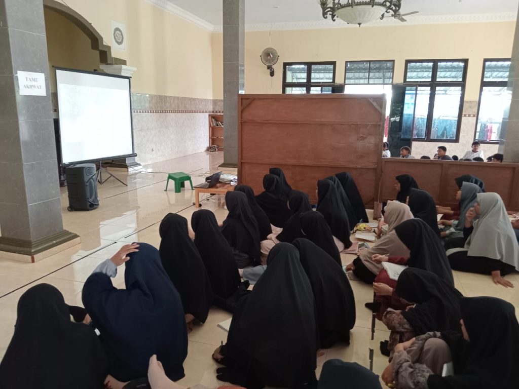 Santri MBS Wanasasri Nobar Film