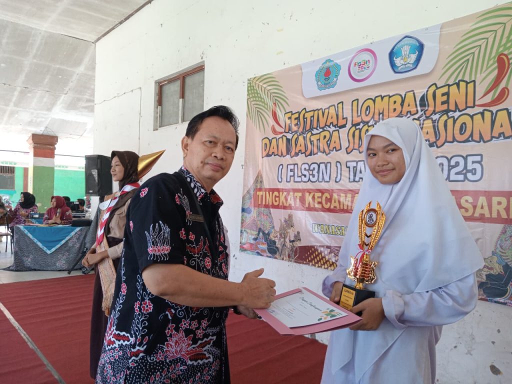 Siswa SMP MBS Wanasari Borong Piala Festival Seni Sastra