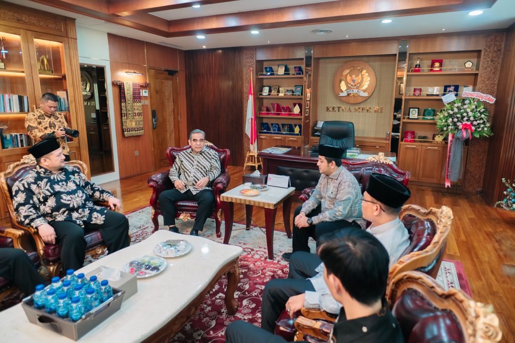 Ketua MPR dan Pramuka Muslim