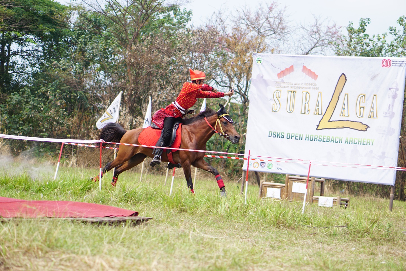 Lomba panahan berkuda dsks