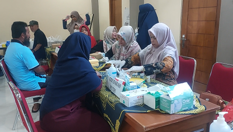 Ponpes Al Mukmin bakti sosial