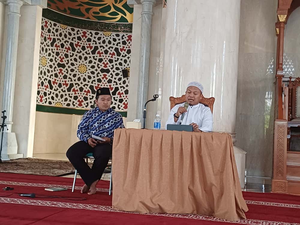 Bedah buku FLP Karanganyar
