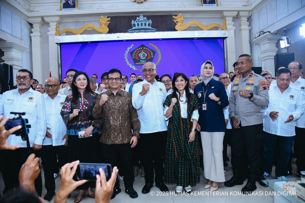 Menteri Komdigi di Monumen Pers