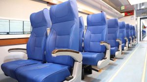 tempat duduk kereta api