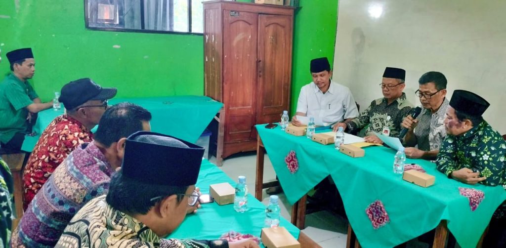 MI Walisongo Terima Wakaf