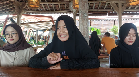 Indrat pemilik Dapur Solo