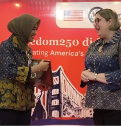 Astrid dan Wakil Dubes AS